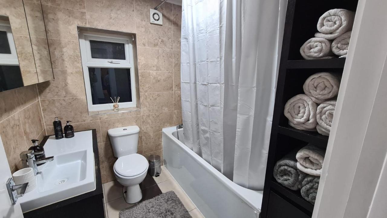 Luxury 1 Bedroom Flat In The Heart Of Wood Green Londyn Zewnętrze zdjęcie